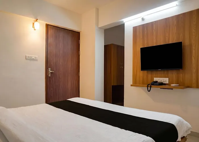 Super Townhouse Lohegaon Near Pune Airport Formerly Landmark Regency