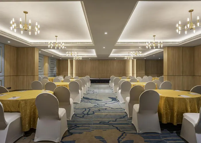 Park Inn & Suites By Radisson Thrissur East Fort