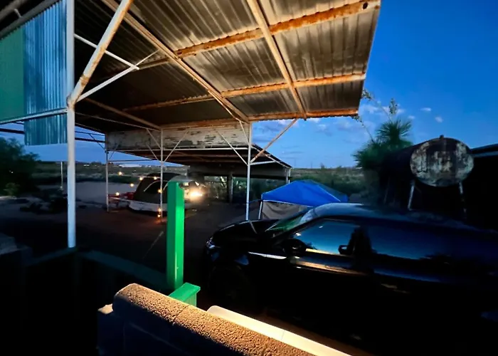 Hole In The Wall Getaway - Usa Mexico Border Campsite