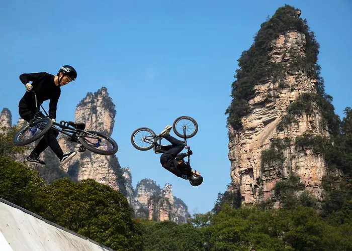 Zhangjiajie Homeinn Plus Hotel-Free Pick Up Service,Free Chinese-Western Breakfast,Free Freah Coffee,Free Self-Service Laundry & Drying, Attraction Tickets Serivce In Advance