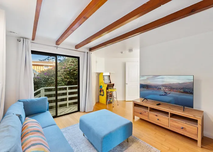 5Br Beach House | Hot Tub, Game Room + Studio