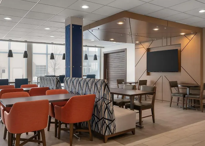 Holiday Inn Express & Suites Muncie Northwest By Ihg