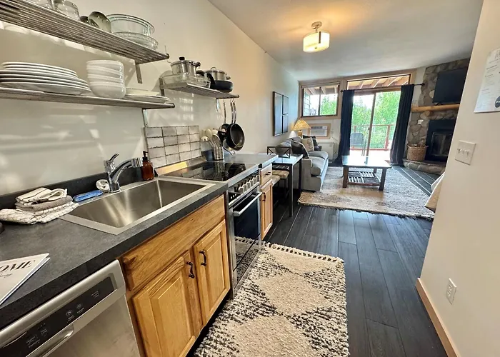 Lutsen Ski-In/Ski-Out | Lake View | Pet-Friendly