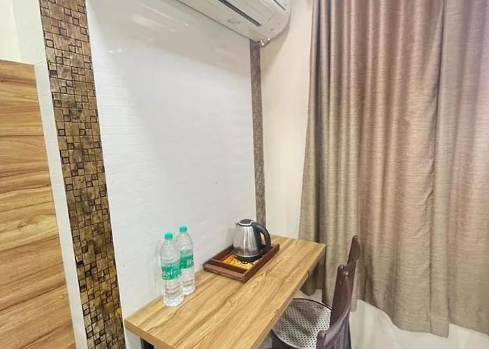 Hotel Bansuri 966O9O1Oo6 Just 75Mtr From Shreenathji Temple I 2 Min Walking Distance By Sk