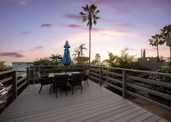 Ocean Views Walk To The Beach With King Suite