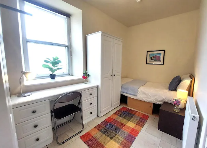Ensuite Rooms, Self-Catering In Shared Kitchens
