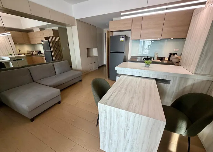 Sunset View In Venice Grand Canal Mall Suite, Pet Friendly, Walking Distance To Venice Mall, 5 Mins Away To Bgc