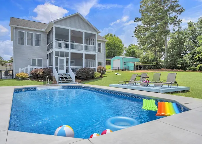 Lakefront Getaway With Dock, Pool, Sunset Games