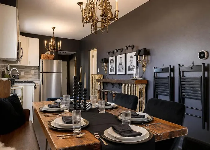 Spacious 7-Bedroom Home In Evanston