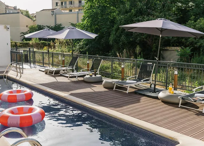 The Social Hub Paris La Défense Extended Stay