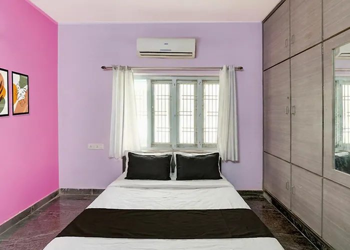Hotel O Sv Grand Apsrtc Depot