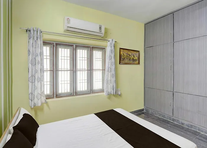 Hotel O Sv Grand Apsrtc Depot