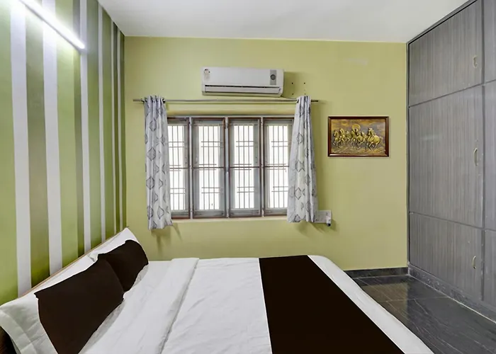 Hotel O Sv Grand Apsrtc Depot
