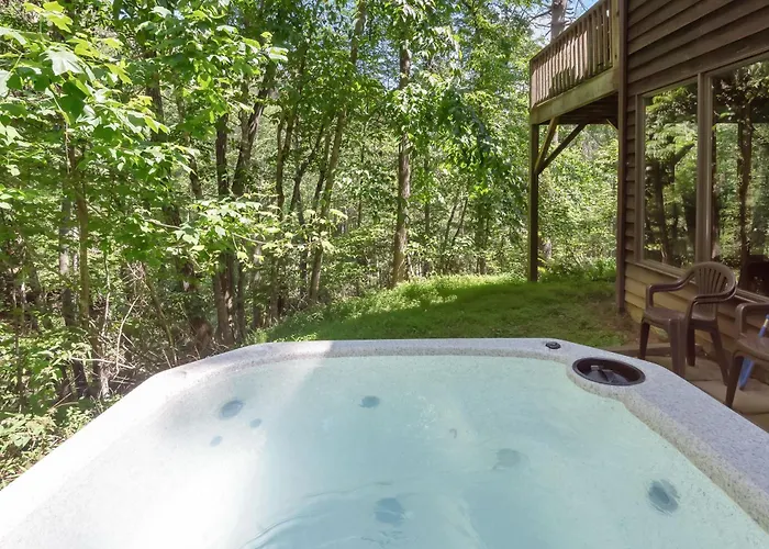 Private Hike To The New River - Hot Tub, Fire Pit, And Foosball