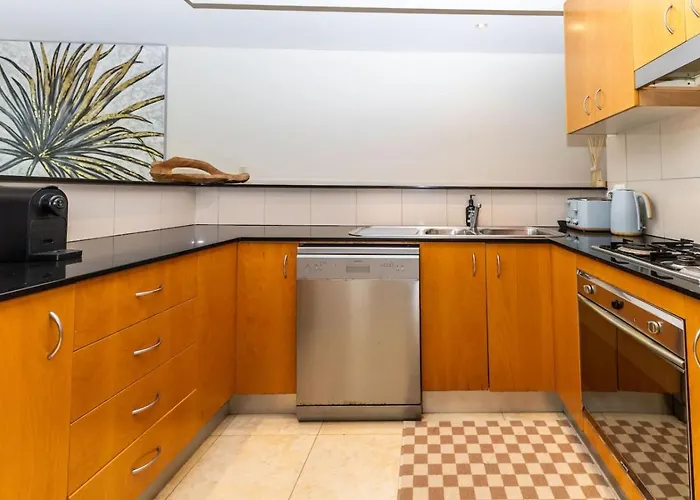 Bright & Spacious 2 Bdr W Pool Parking Balcony Ac