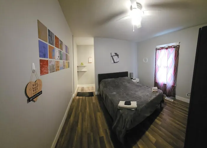 Next To Downtown Greensboro Bungalow Rooms