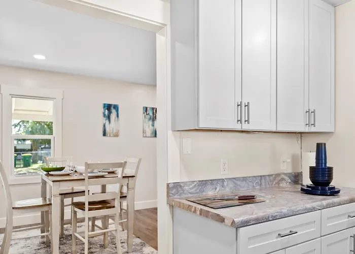 Modern Coastal Cottage Near Destin & Beaches