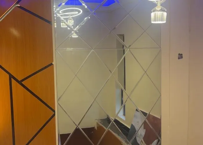 Tops Lounge And Suites