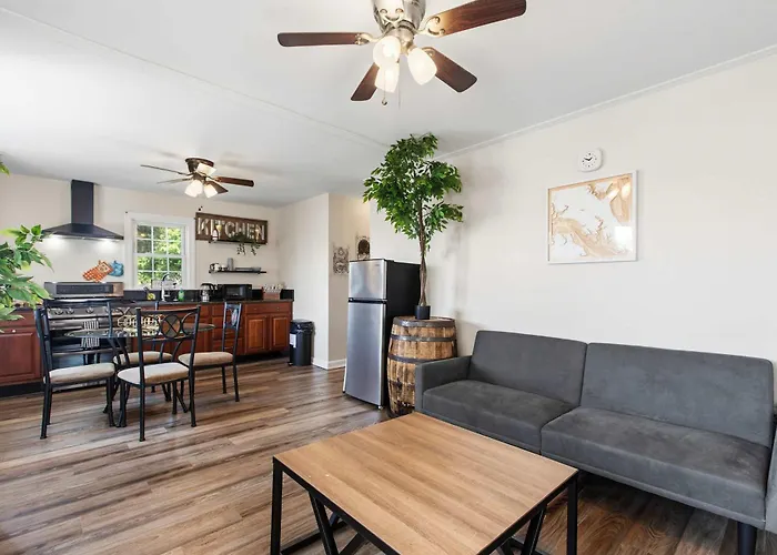 Waterfront Views With King Bed In Solomons Island