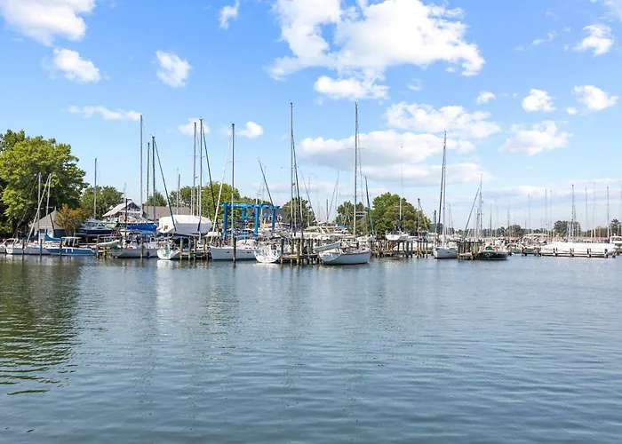 Waterfront Views With King Bed In Solomons Island