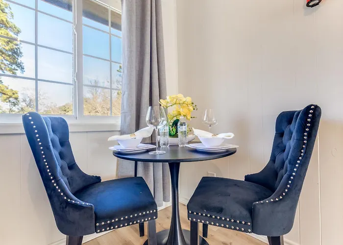 The Homestead Luxury Cozy 2Br Apartment In Nacogdoches Near Sfa University And Downtown Pet Friendly Business Ready Extended Stays Welcome With Self Check In High Speed Wifi Full Kitchen In Unit Laundry Private Parking And Quiet Comfort