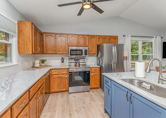 Relaxing Belmont Escape, 4Br, Pet Friendly
