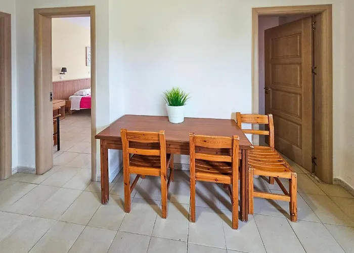 Agnes Beach Hotel Apartments