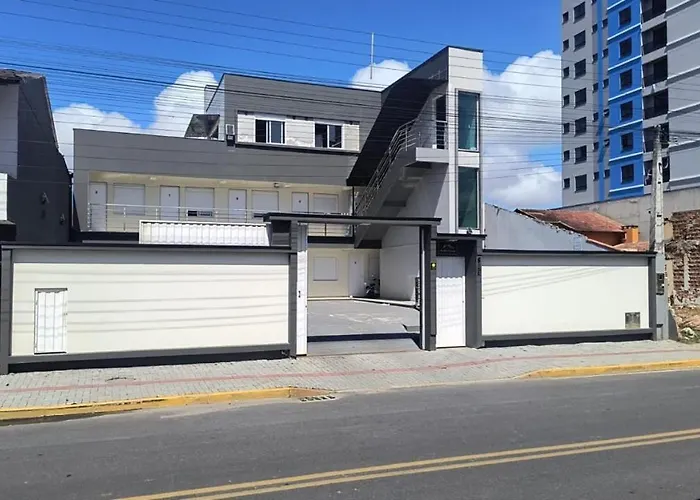 Studio aconchegante com piscina a 350m da praia