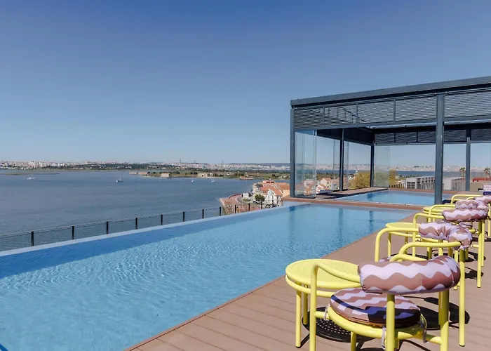 Upon Harbor - Seixal Bay Hotel