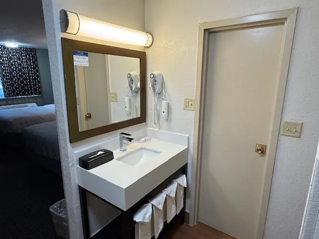 Quality Inn By Choice Hotels - West Des Moines - I 235 & I 80