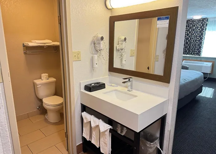 Quality Inn By Choice Hotels - West Des Moines - I 235 & I 80
