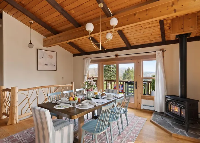 Velvet Timber Haus | Hottub, Sauna, Firepit, Games