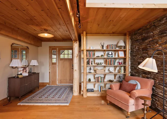 Velvet Timber Haus | Hottub, Sauna, Firepit, Games