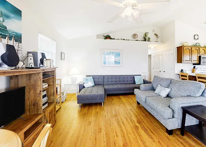 Dog-Friendly Home Near The Beach With Grill Central Ac & Balcony