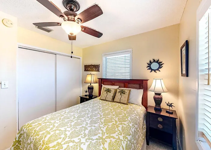 Delightful Dog-Friendly Beach House W A Furnished Deck Free Wifi Central Ac
