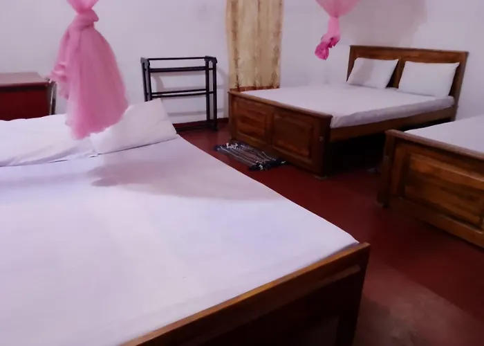 Four Teess Rest Inn