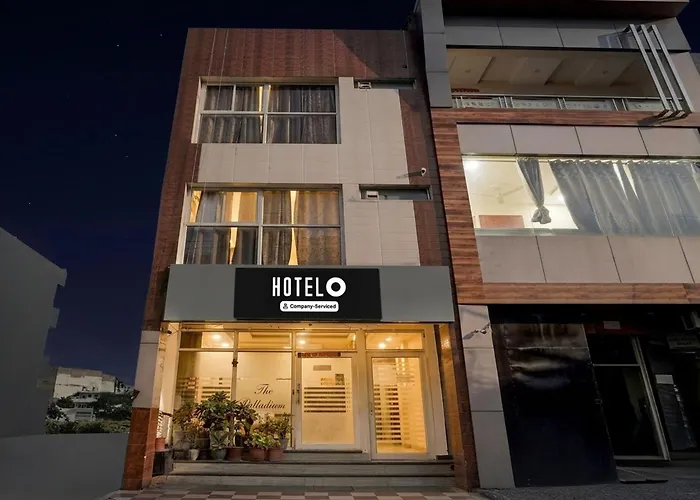 Super Hotel O By Oyo Zirakpur City Court Complex Formerly The Platinum