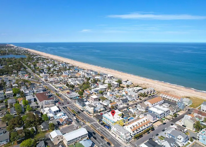 Coastal 1 Bed Sleeps 4 With Private Balcony