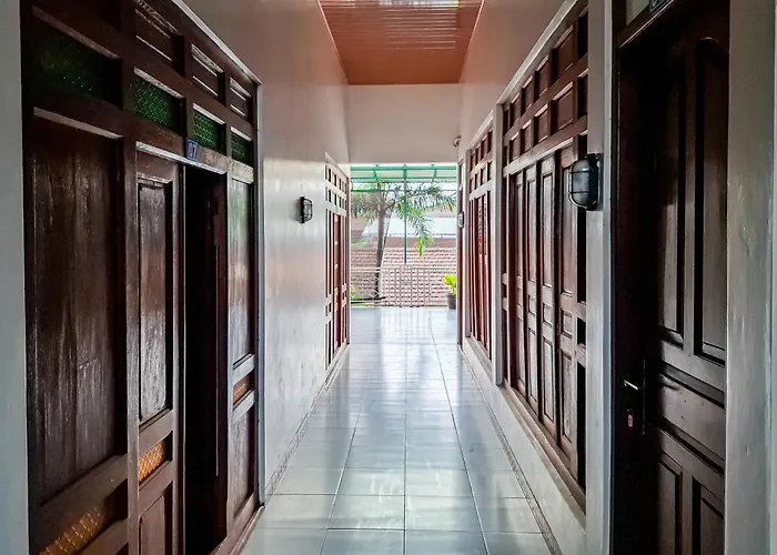 Gatra Hotel Syariah Near Alun Alun Kudus Mitra Reddoorz