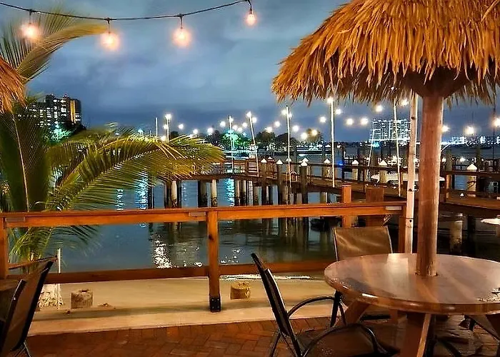Blue Heron Bridge Hotel&Dive Club