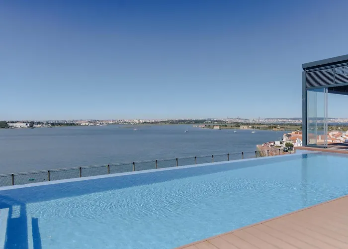 Upon Harbor - Seixal Bay Hotel