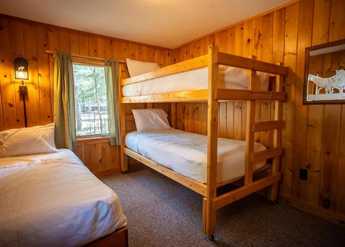 Timber Bay Lodge & Houseboats