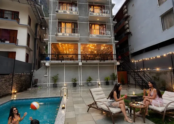 Hotel Asiia Holiday With Swimming Pool -Central Heated And Air Cooled, Near Mall Road