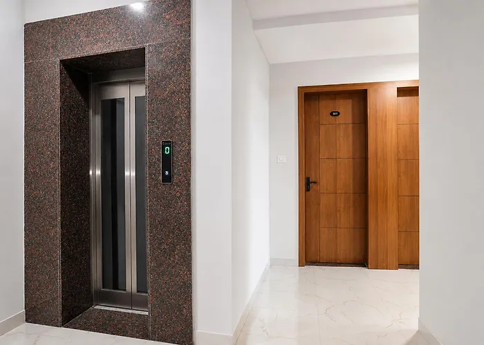 Fabhotel Trivana, Mahalaxmi Nagar