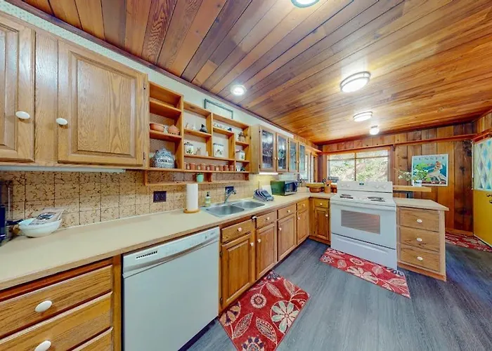 Nana And Papa'S - Lakefront Dog-Friendly Home In Joseph With Amazing Yard Deck