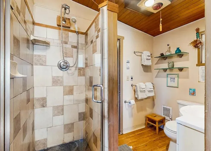 Dog-Friendly Oceanfront Cabin In The Trees With Gorgeous Views