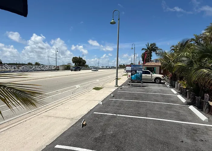 Blue Heron Bridge Hotel And Dive Club