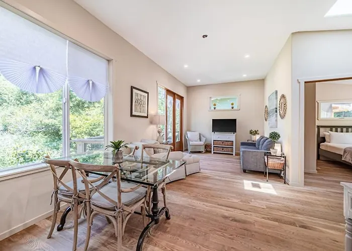 Newly Built Dog-Friendly Colorful Creekside Home - One Mile To The Ocean