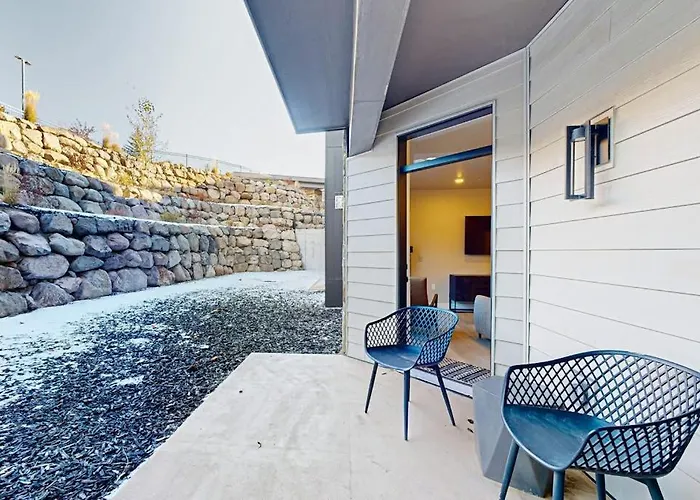 Modern Resort Condo With Pool Hot Tub & Shuttle Service