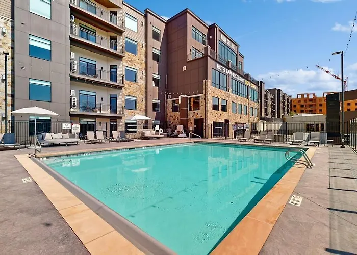 Modern Resort Condo With Pool Hot Tub & Shuttle Service